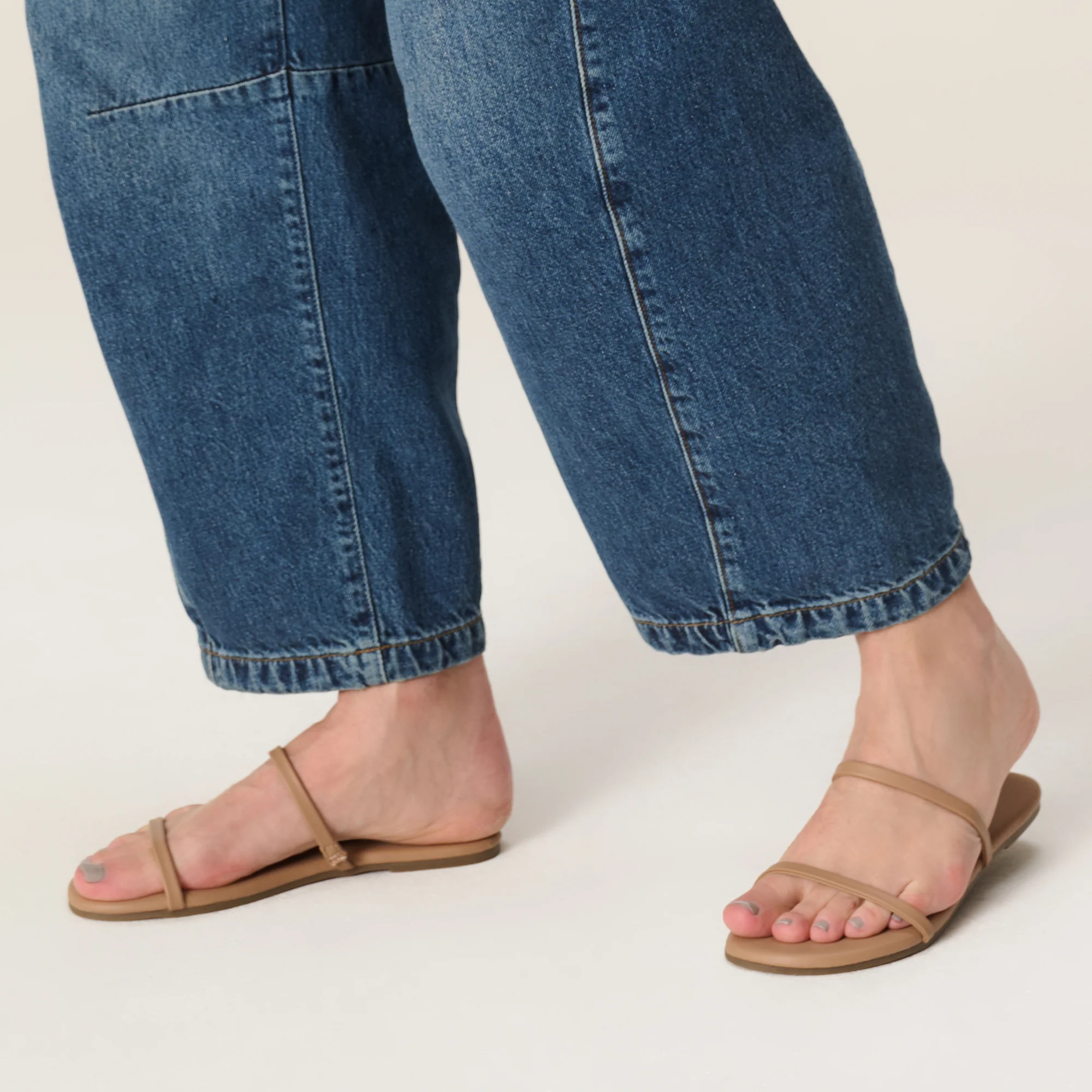 Project Cloud Women's | Flip Flops for Women | Eco-Leather | Memory Foam | Non-Slip - Transition - Image 12